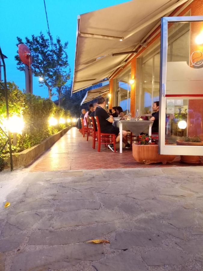 מלון Barbarasco San Quirico Locanda Ristorante Pizzeria מראה חיצוני תמונה